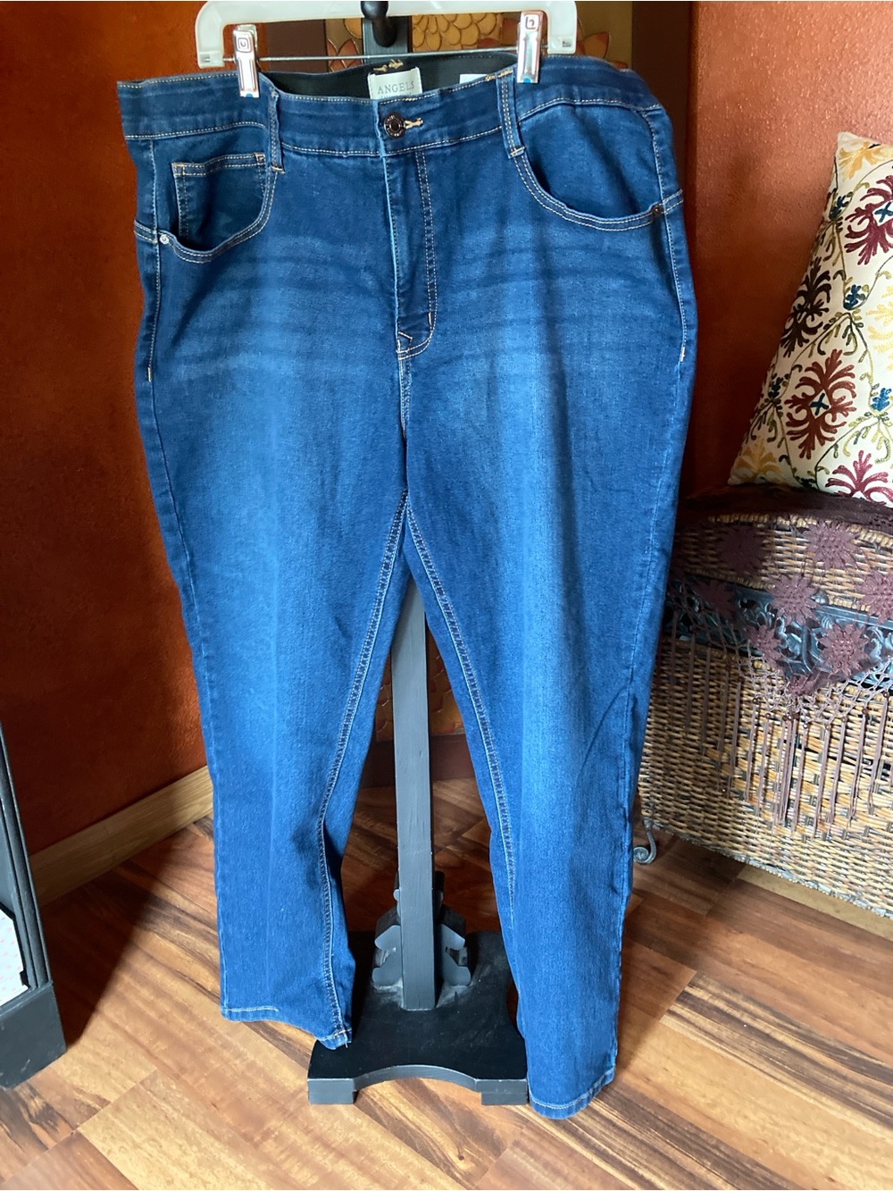 Angels Forever Young Size 16 Everluxe sculpt straight darkwash jeans - Picture 7 of 8